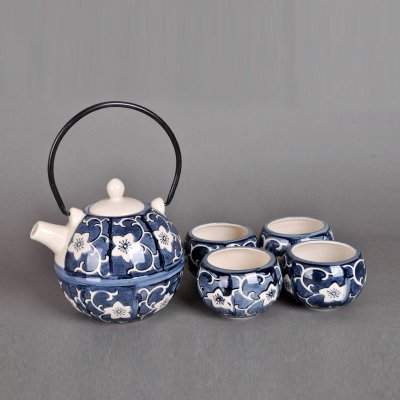 日韩风格陶瓷茶具和风套装配漏网球形壶兰彩勾藤（一壶四杯）