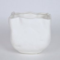简约现代陶瓷花瓶 白色四方形不规则褶皱瓶口花瓶 创意家居装饰摆设花瓶OH048-8256-11W2