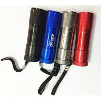 9LED手电筒。有黑色，红色，蓝色和枪色。使用三节AAA电池