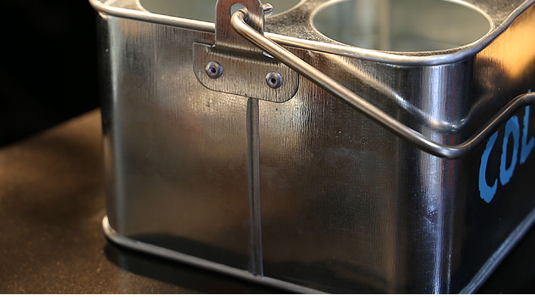 开利 新款铁艺欧式原色冰酒冷饮饮料提篮KTV酒店聚餐啤酒六格酒8