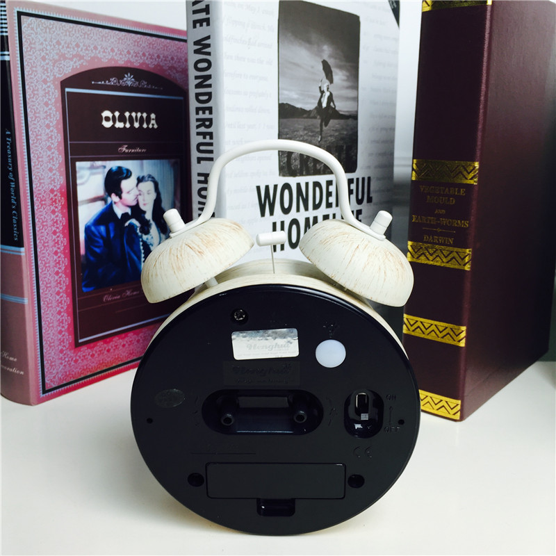 简约白色做旧铁锈静音床头打铃钟闹钟 桌面个性创意时钟2