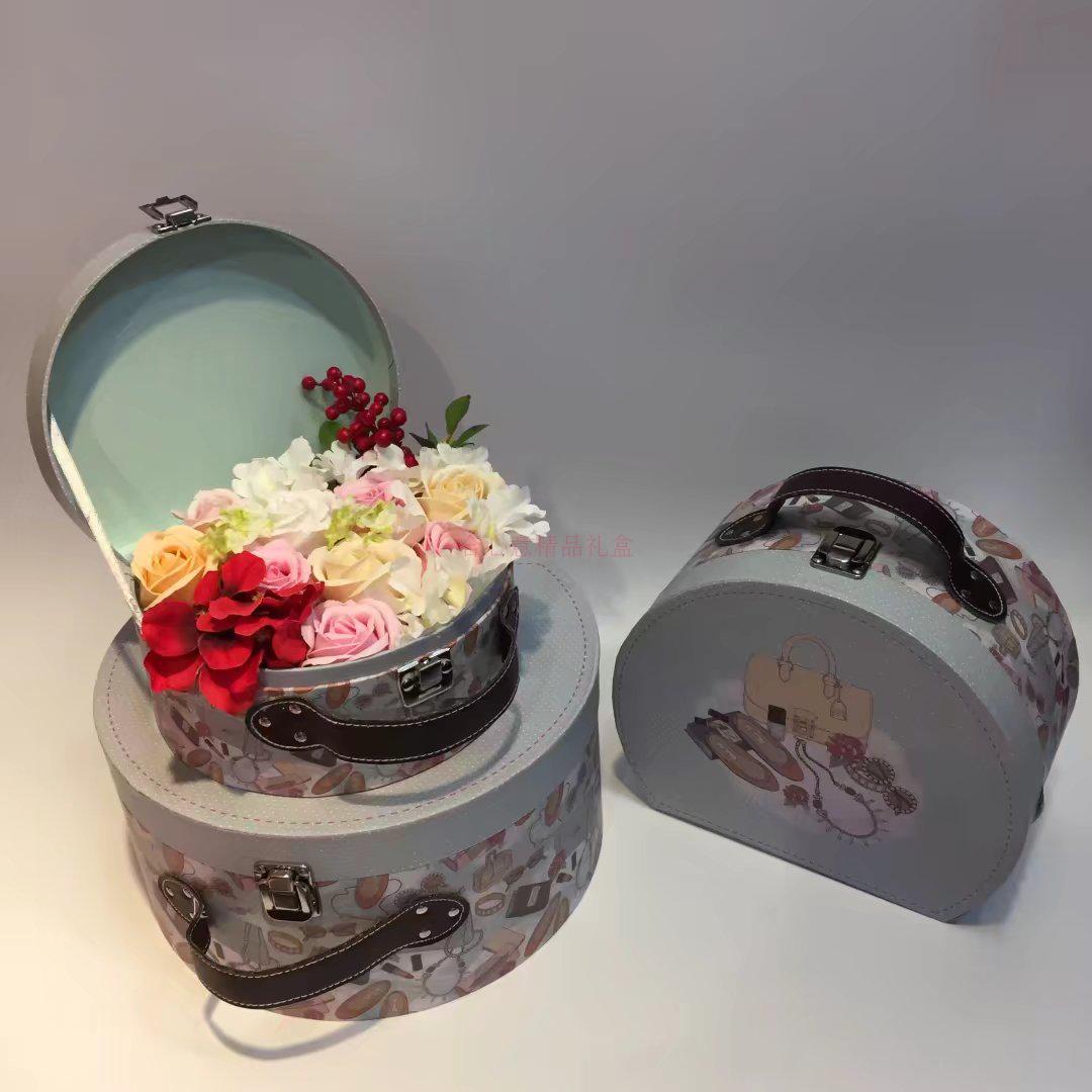 Retro suitcase, flower box, gift box, portable box, three sets of wedding gifts and gift boxes.3