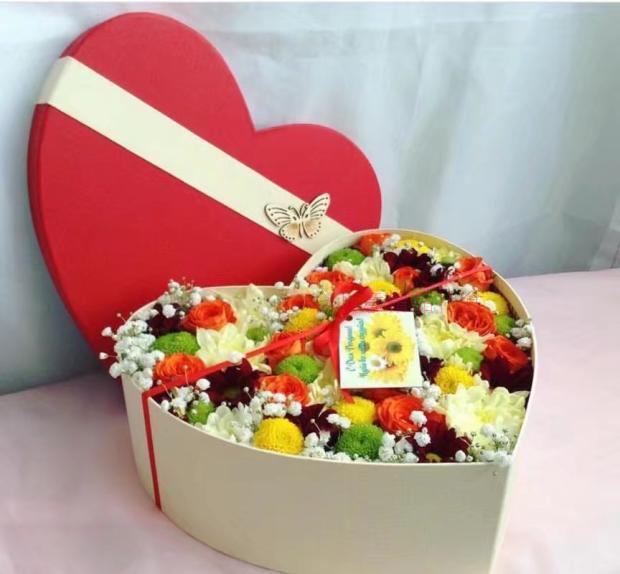 The wedding gift box color heart-shaped flower gift box three piece mahogany gift box5