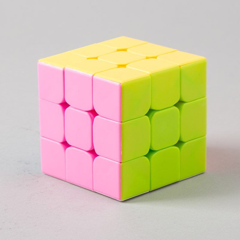正方形盒装彩色三阶魔方2