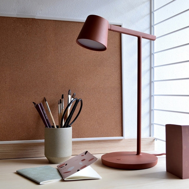北欧创意设计感卧室床头现代简约书房工作室办公桌台灯