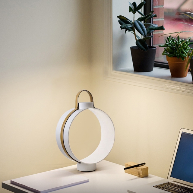 后现代个性白色圆环涵道式铁艺书桌办公室卧室床头创意LED台灯