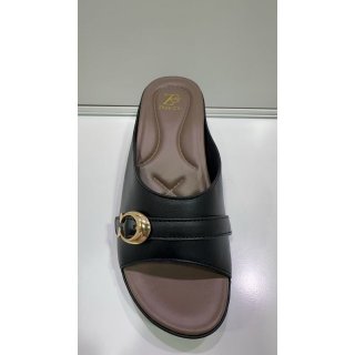 低跟凉皮鞋
